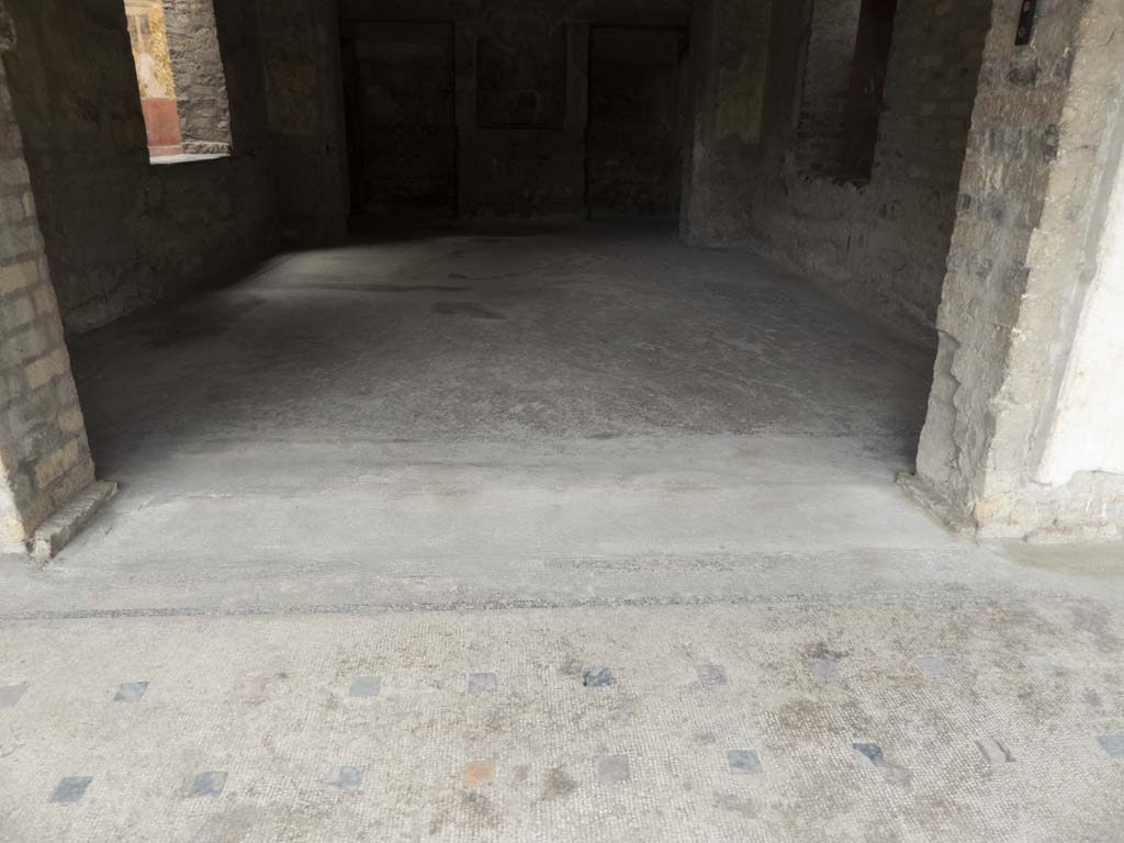 Oplontis Villa of Poppea, September 2017. Doorway to room 74, in the west portico wall of area 60.
Looking west from portico flooring towards doorway threshold into room 74.
Foto Annette Haug, ERC Grant 681269 DÉCOR.