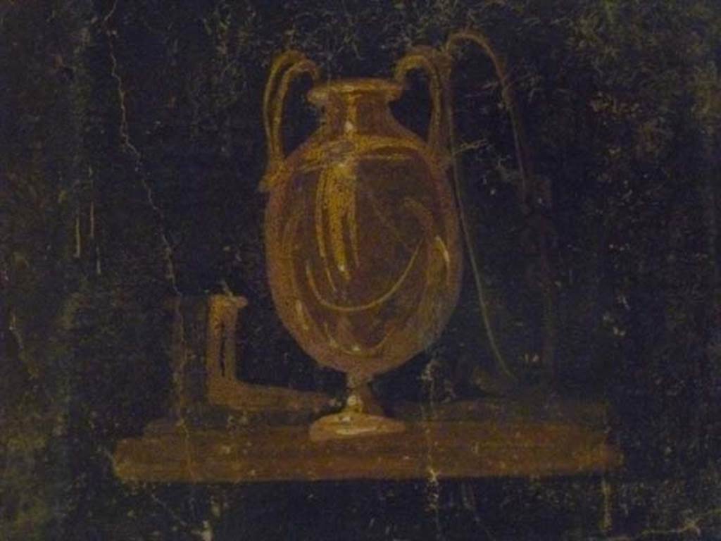 Oplontis Villa of Poppea, May 2011. Corridor 77, detail from centre of panel of east wall.
Photo courtesy of Michael Binns.