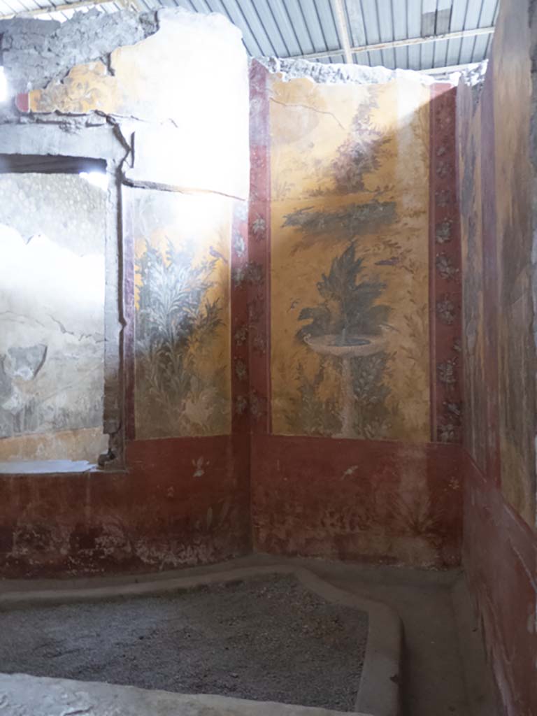 Oplontis Villa of Poppea, September 2017.
Room 87, panel on east side of semi-circular window in north wall.
Foto Annette Haug, ERC Grant 681269 DÉCOR