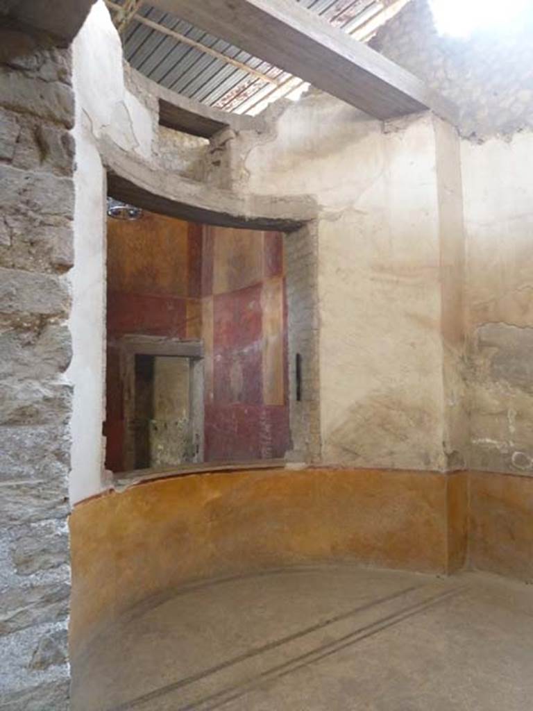 Oplontis, September 2015. Room 89, south side, with large semi-circular window looking into room 87.