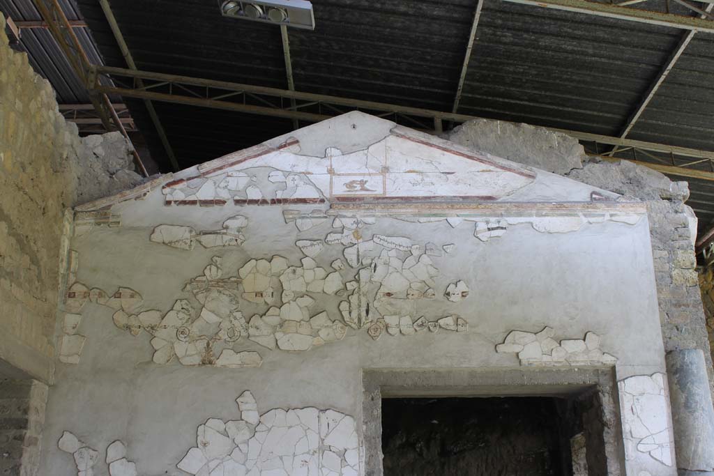 Oplontis Villa of Poppea, March 2014. Room 97, detail of reconstructed stucco from above doorway on portico 60. 
Foto Annette Haug, ERC Grant 681269 DÉCOR.
