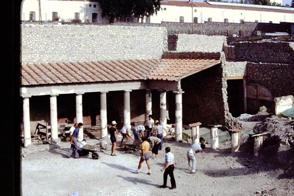 Oplontis Villa of Poppea, 1975 or 1974. Room 59, looking north-west across south-east peristyle. Photo by Stanley A. Jashemski.
Source: The Wilhelmina and Stanley A. Jashemski archive in the University of Maryland Library, Special Collections (See collection page) and made available under the Creative Commons Attribution-Non Commercial License v.4. See Licence and use details. J74f0867