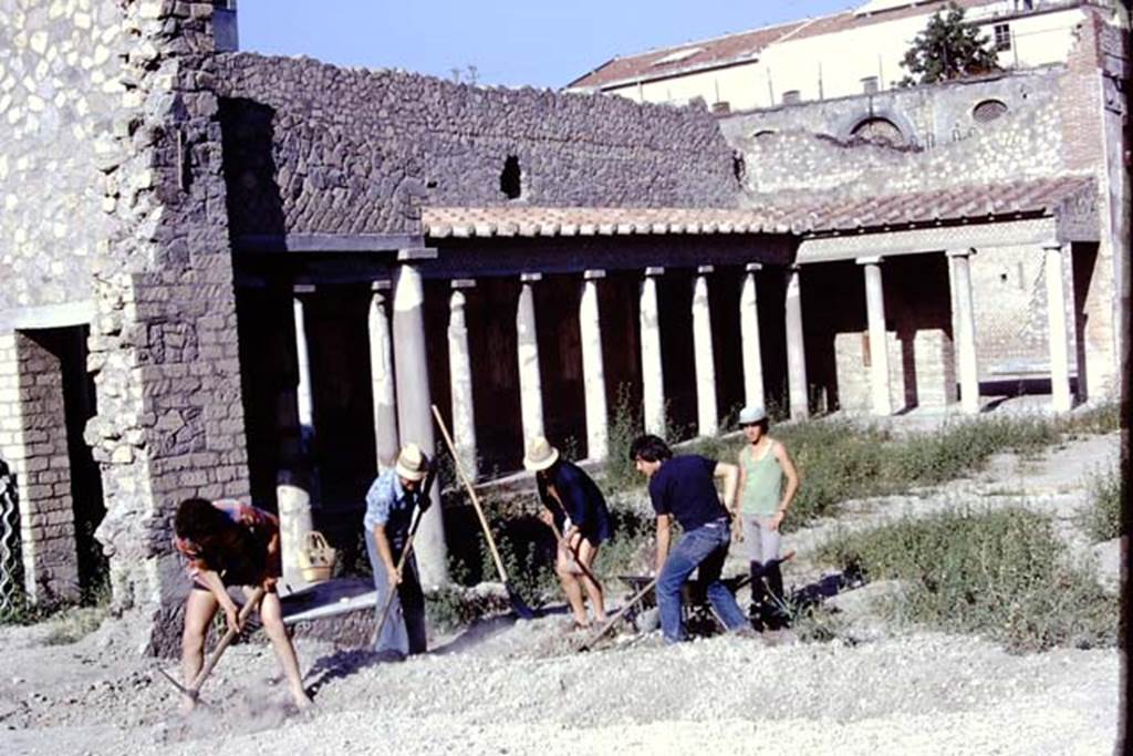 Oplontis Villa of Poppea, 1975 or 1974. Looking south-west across the east portico, room 34. Photo by Stanley A. Jashemski.
Source: The Wilhelmina and Stanley A. Jashemski archive in the University of Maryland Library, Special Collections (See collection page) and made available under the Creative Commons Attribution-Non Commercial License v.4. See Licence and use details. J74f0894