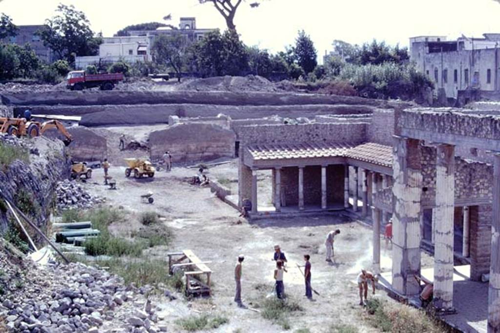 Oplontis, 1975. Looking south-east across north garden and villa. Photo by Stanley A. Jashemski.
Source: The Wilhelmina and Stanley A. Jashemski archive in the University of Maryland Library, Special Collections (See collection page) and made available under the Creative Commons Attribution-Non Commercial License v.4. See Licence and use details. J75f0031