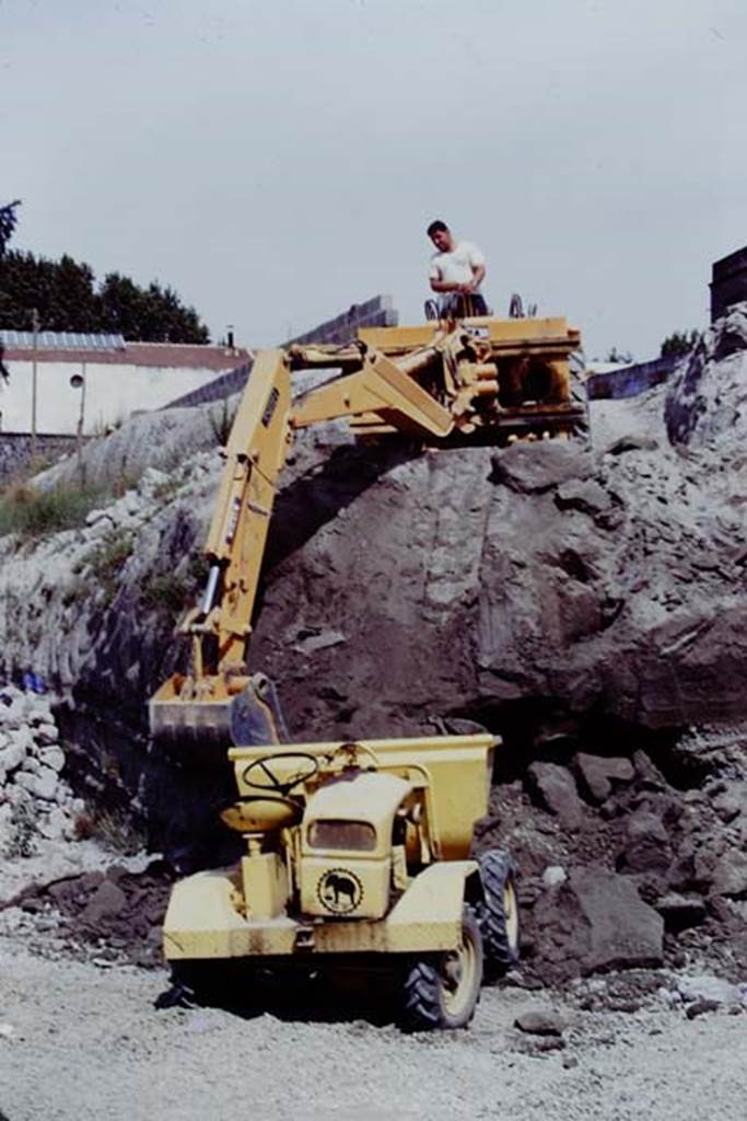 Oplontis, 1975. Mechanical help for excavators. Photo by Stanley A. Jashemski.
Source: The Wilhelmina and Stanley A. Jashemski archive in the University of Maryland Library, Special Collections (See collection page) and made available under the Creative Commons Attribution-Non Commercial License v.4. See Licence and use details. J75f0036
