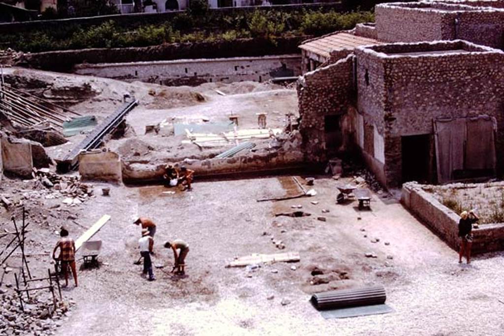 Oplontis, 1975. Looking south across north garden, with area 59, south-east peristyle, at the rear. Photo by Stanley A. Jashemski.
Source: The Wilhelmina and Stanley A. Jashemski archive in the University of Maryland Library, Special Collections (See collection page) and made available under the Creative Commons Attribution-Non Commercial License v.4. See Licence and use details. J75f0133
