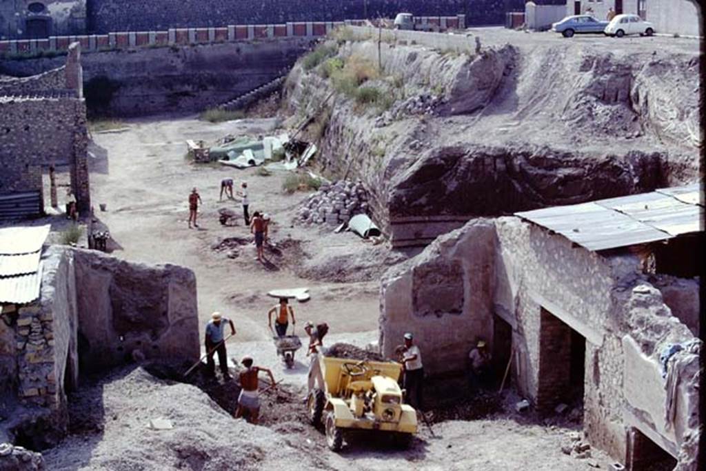 Oplontis, 1975. Looking west across room 69, with doorways to rooms 71/70/72, on the right. Photo by Stanley A. Jashemski.
Source: The Wilhelmina and Stanley A. Jashemski archive in the University of Maryland Library, Special Collections (See collection page) and made available under the Creative Commons Attribution-Non Commercial License v.4. See Licence and use details. J75f0173
