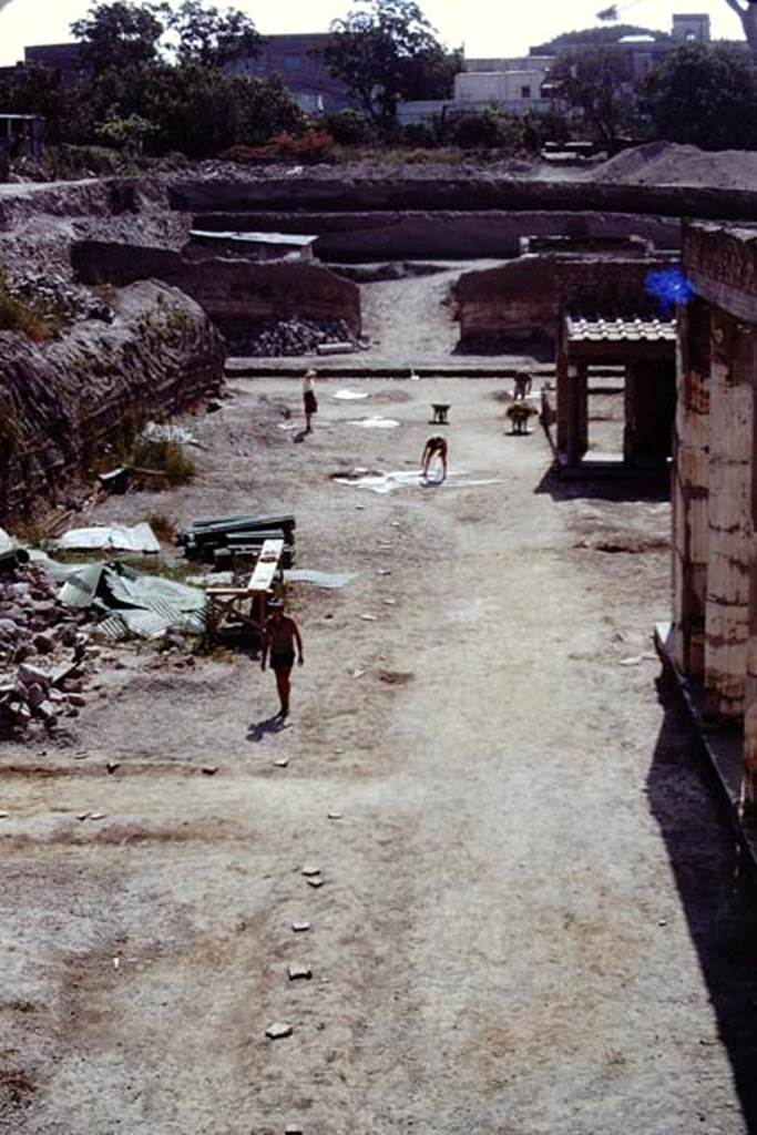 Oplontis, 1975. Looking east across north garden, with lines of root-cavities along the edges of the paths. Photo by Stanley A. Jashemski.
Source: The Wilhelmina and Stanley A. Jashemski archive in the University of Maryland Library, Special Collections (See collection page) and made available under the Creative Commons Attribution-Non Commercial License v.4. See Licence and use details. J75f0393
