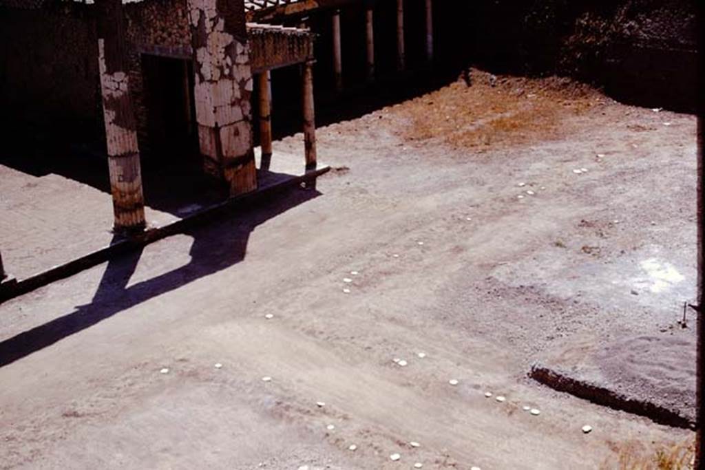 Oplontis, 1975. Looking south-west towards room 21, and the pathway leading westwards along the west portico. Photo by Stanley A. Jashemski.
Source: The Wilhelmina and Stanley A. Jashemski archive in the University of Maryland Library, Special Collections (See collection page) and made available under the Creative Commons Attribution-Non Commercial License v.4. See Licence and use details. J75f0522