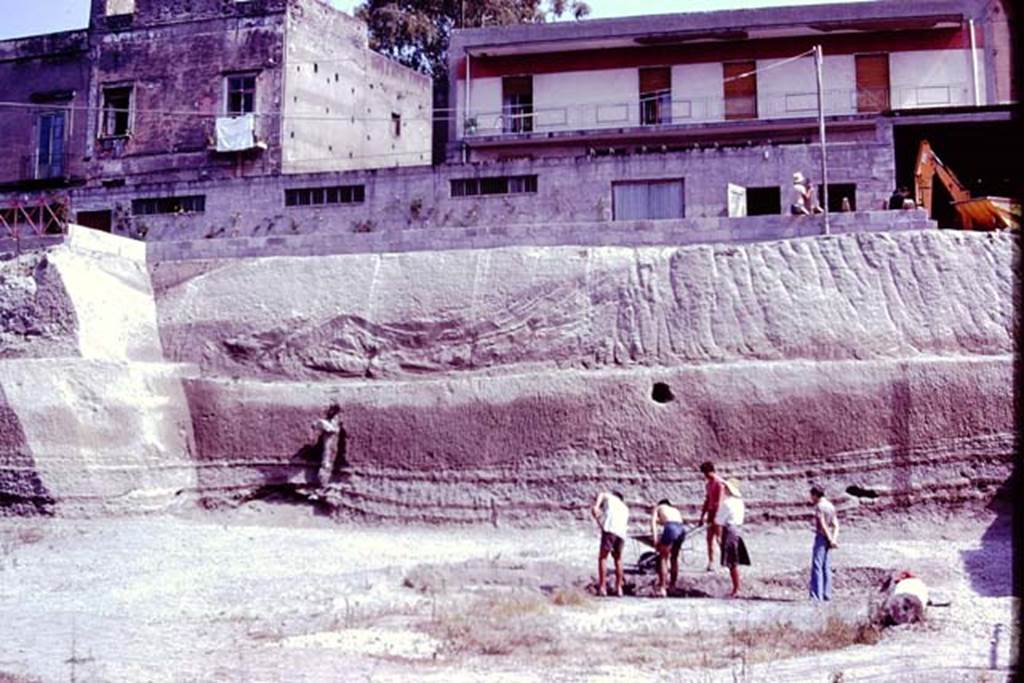 Oplontis, 1977. Area 56, digging through the remaining lapilli, looking north. Photo by Stanley A. Jashemski.
Source: The Wilhelmina and Stanley A. Jashemski archive in the University of Maryland Library, Special Collections (See collection page) and made available under the Creative Commons Attribution-Non Commercial License v.4. See Licence and use details. J77f0107