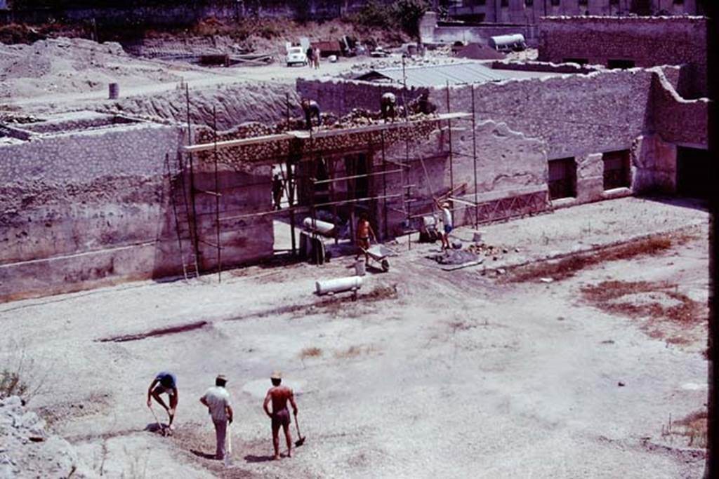 Oplontis, 1977. Area 56, looking east towards doorway to room 69, and consolidation work. Photo by Stanley A. Jashemski.
Source: The Wilhelmina and Stanley A. Jashemski archive in the University of Maryland Library, Special Collections (See collection page) and made available under the Creative Commons Attribution-Non Commercial License v.4. See Licence and use details. J77f0118