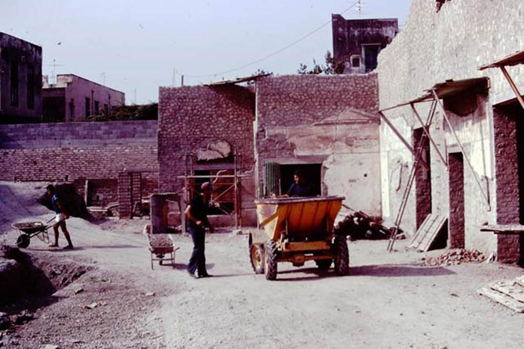 Oplontis, 1977. Area 60, south-west end of portico facing the pool, looking south.
On the right is the doorway to room 65, then the smaller doorway of room 63, and then the doorway into room 46, the corridor with the benches. In the centre, ahead, is a window to room 78, and one to room 66. Photo by Stanley A. Jashemski.
Source: The Wilhelmina and Stanley A. Jashemski archive in the University of Maryland Library, Special Collections (See collection page) and made available under the Creative Commons Attribution-Non Commercial License v.4. See Licence and use details. J77f0139
