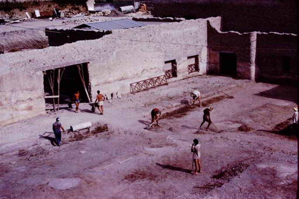 Oplontis, 1977. Looking south-east across east end of north garden. In this photo, the edge of the portico along the garden’s east side is being seached for root-cavities. Photo by Stanley A. Jashemski.
Source: The Wilhelmina and Stanley A. Jashemski archive in the University of Maryland Library, Special Collections (See collection page) and made available under the Creative Commons Attribution-Non Commercial License v.4. See Licence and use details. J77f0232
