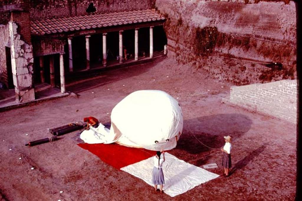 Oplontis, 1977. The balloon being filled, which would be used to photograph from the air. Looking south-west towards the west portico, the rows of root cavity can be seen cleanly painted white. Photo by Stanley A. Jashemski.
Source: The Wilhelmina and Stanley A. Jashemski archive in the University of Maryland Library, Special Collections (See collection page) and made available under the Creative Commons Attribution-Non Commercial License v.4. See Licence and use details. J77f0262