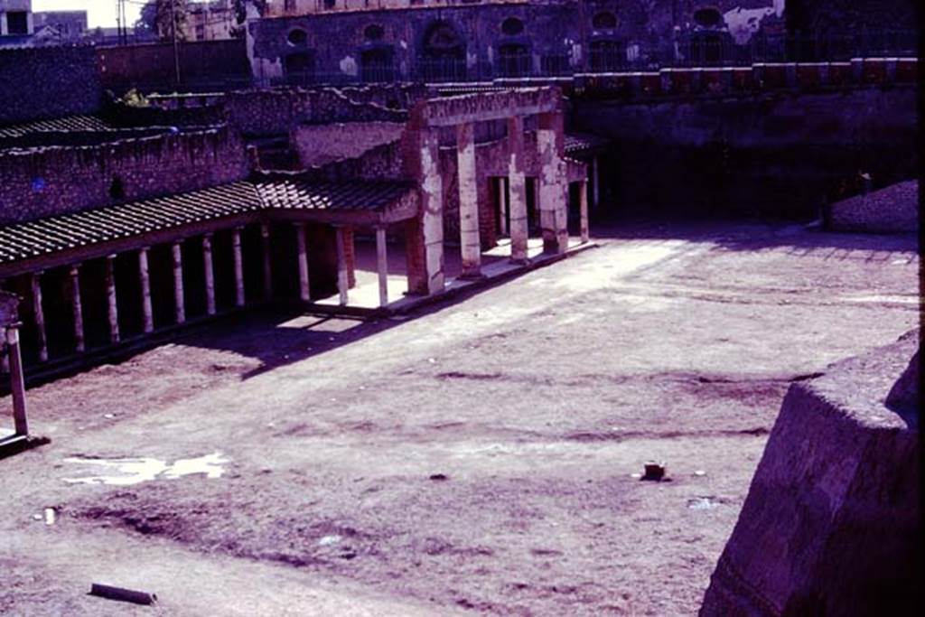 Oplontis, 1977. Looking west across rear north garden, showing shape of pathways and white painted filled root-cavities. Photo by Stanley A. Jashemski.
Source: The Wilhelmina and Stanley A. Jashemski archive in the University of Maryland Library, Special Collections (See collection page) and made available under the Creative Commons Attribution-Non Commercial License v.4. See Licence and use details. J77f0398