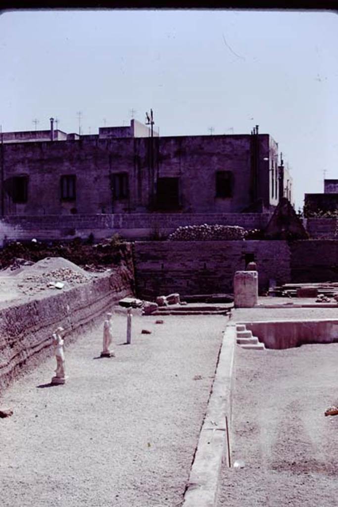 Oplontis, 1978. Looking south along east side of pool. Photo by Stanley A. Jashemski.
Source: The Wilhelmina and Stanley A. Jashemski archive in the University of Maryland Library, Special Collections (See collection page) and made available under the Creative Commons Attribution-Non Commercial License v.4. See Licence and use details. J78f0080