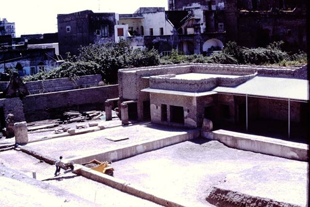 Oplontis, 1978. Area 92, looking south-west across pool, without its statues. Photo by Stanley A. Jashemski.
Source: The Wilhelmina and Stanley A. Jashemski archive in the University of Maryland Library, Special Collections (See collection page) and made available under the Creative Commons Attribution-Non Commercial License v.4. See Licence and use details. J78f0144