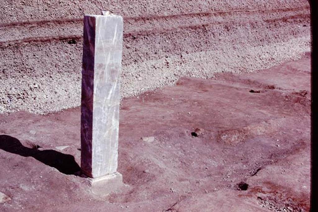 Oplontis, 1978. Statue base III, which would have had the Herm of Hercules on its top. Photo by Stanley A. Jashemski.
Source: The Wilhelmina and Stanley A. Jashemski archive in the University of Maryland Library, Special Collections (See collection page) and made available under the Creative Commons Attribution-Non Commercial License v.4. See Licence and use details. J78f0347