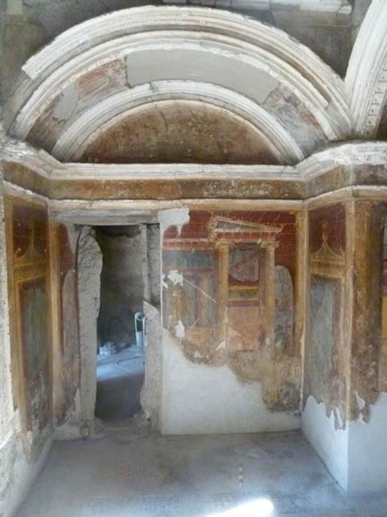 Oplontis, May 2011. Room 11, looking north in cubiculum with two alcoves.
Photo courtesy of Michael Binns.