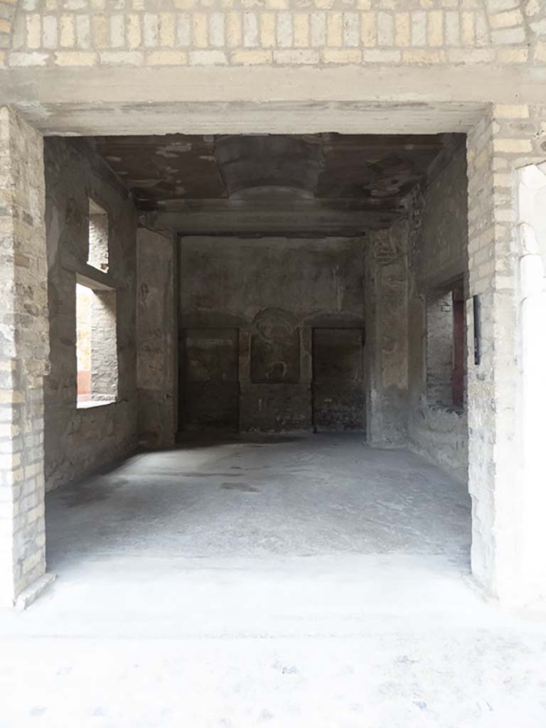 Oplontis Villa of Poppea, September 2017. Doorway to room 74, in the west portico wall of area 60.
Looking west towards area at rear, room 73.
On the south side, on left, is a window into room 70, and on the north side, on right, a window into room 87.
Foto Annette Haug, ERC Grant 681269 DÉCOR.