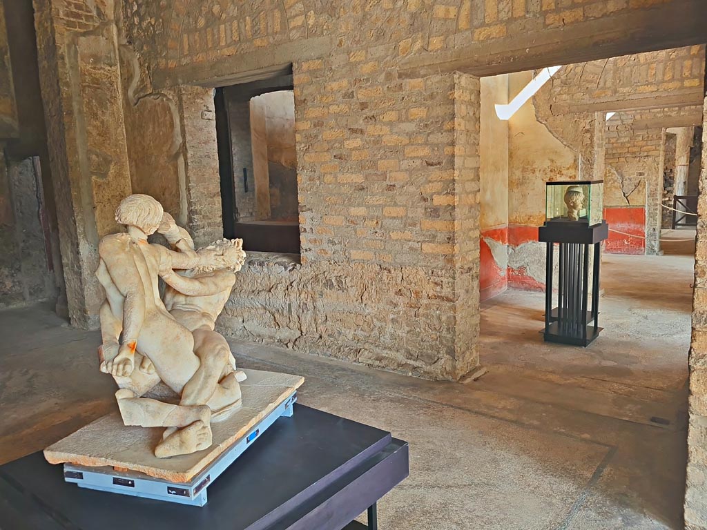 Oplontis Villa of Poppea, October 2023.
Room 74, looking towards north wall with window into garden room 87, and doorway into room 88, on right. Photo courtesy of Giuseppe Ciaramella.