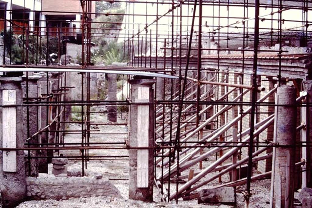 Oplontis, Villa of Lucius Crassius Tertius. 1984? Peristyle courtyard 27, looking west.
Source: The Wilhelmina and Stanley A. Jashemski archive in the University of Maryland Library, Special Collections (See collection page) and made available under the Creative Commons Attribution-Non Commercial License v.4. See Licence and use details.
Oplo0191