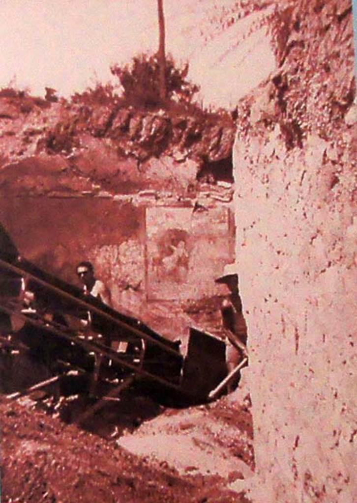 Gragnano, Villa rustica in Località Carmiano, Villa A.
Excavations in progress in 1963.
Detail from photo courtesy of Margaret Hicks.