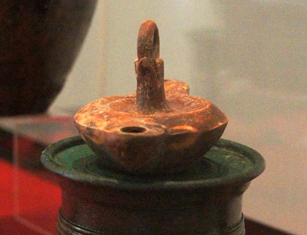 Gragnano, Villa rustica in Località Carmiano, Villa A. Lamp found in room 6.
Stabiae Antiquarium, inventory number 63543.
The lamp stand was found in room 2.
Photo courtesy of Margaret Hicks.