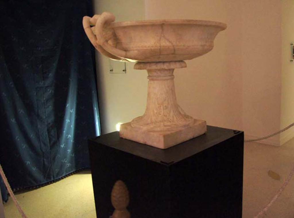 Stabiae, Villa del Pastore. Labrum found in the garden.
Stabia Antiquarium. Inventory number 63849.
Photo courtesy of Margaret Hicks.