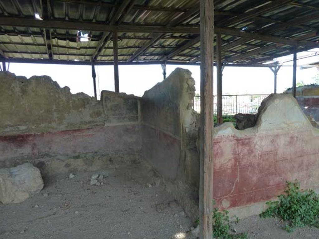 Stabiae, Secondo Complesso (Villa B), September 2015. Room 9, looking towards north-east corner, east wall, and part of north wall of room 1, on right.