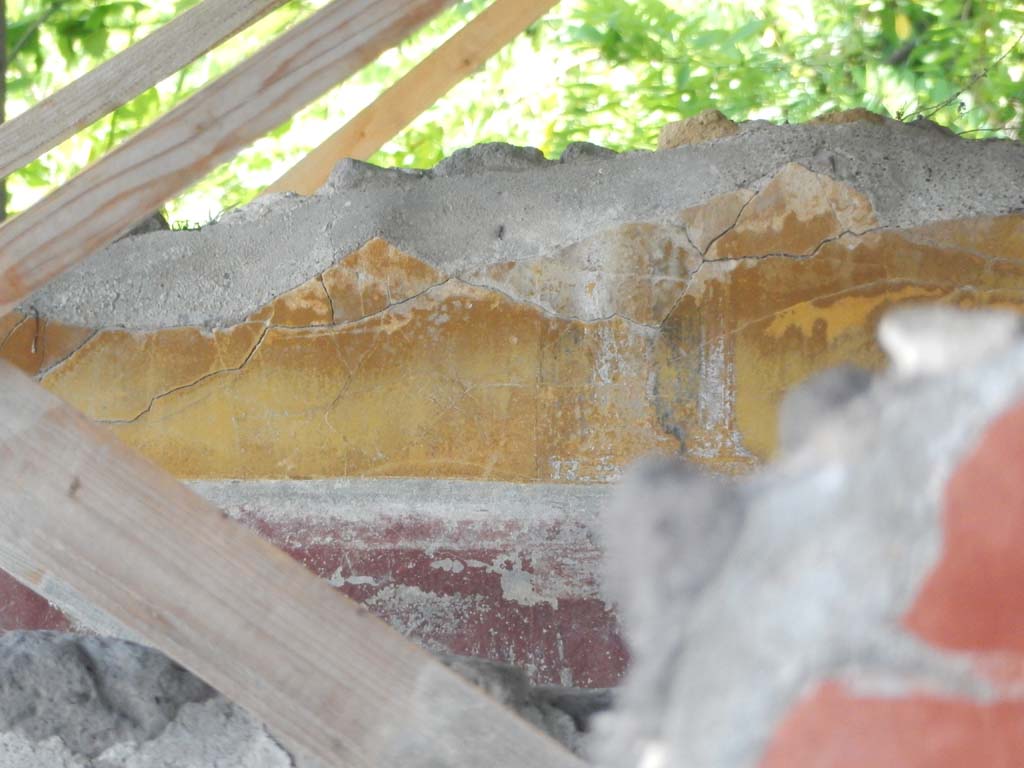 Stabiae, Secondo Complesso, June 2019. Room 7, detail of east wall, taken from room 12.
Photo courtesy of Buzz Ferebee.

