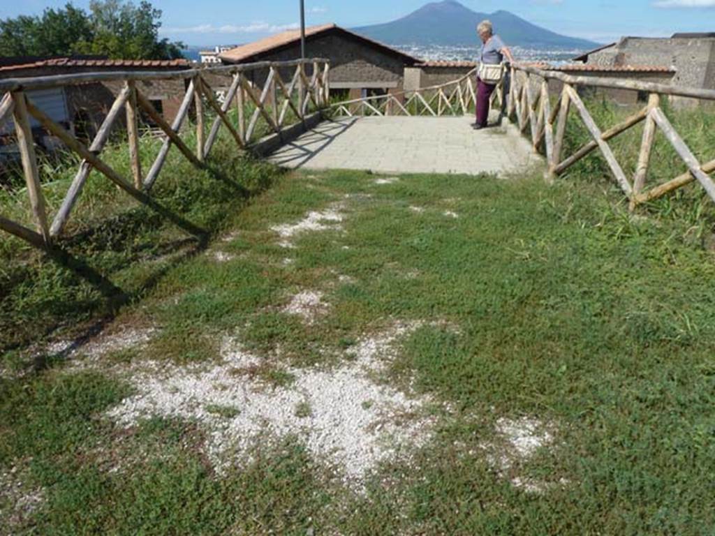 Stabiae, Villa Arianna, September 2015. Looking north to Vesuvius from entrance.