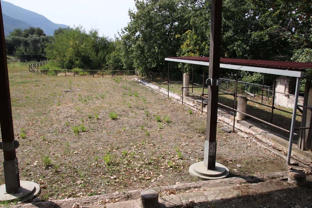 Stabiae, Villa Arianna, September 2021.
Looking west through window onto Portico H and the large peristyle. Photo courtesy of Klaus Heese.