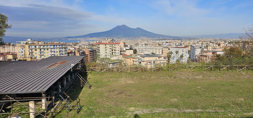 Stabiae, Villa Arianna, December 2023.
Looking north towards Vesuvius from west end of large peristyle/palestra. Photo courtesy of Miriam Colomer.