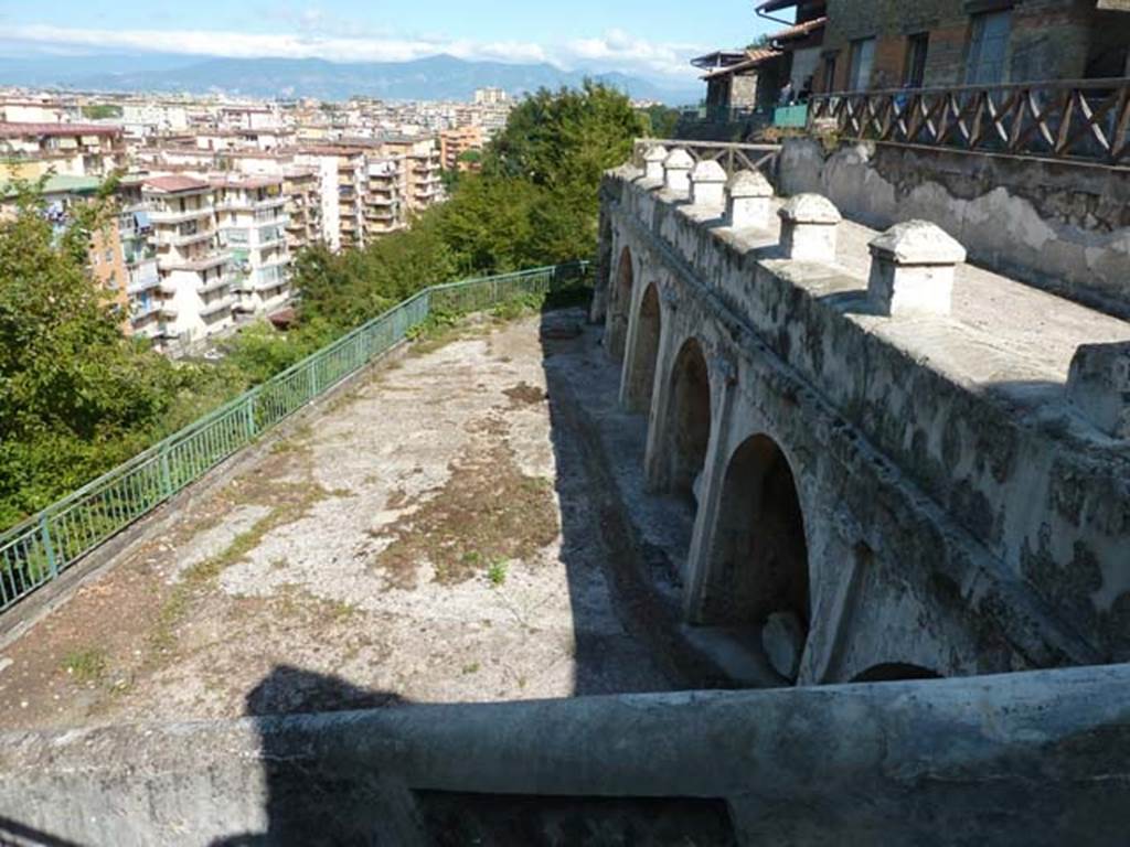 Stabiae, Villa Arianna, September 2015.
Terrace C, with vaulted areas supporting terrace B, centre. On the right is the loggia 54.