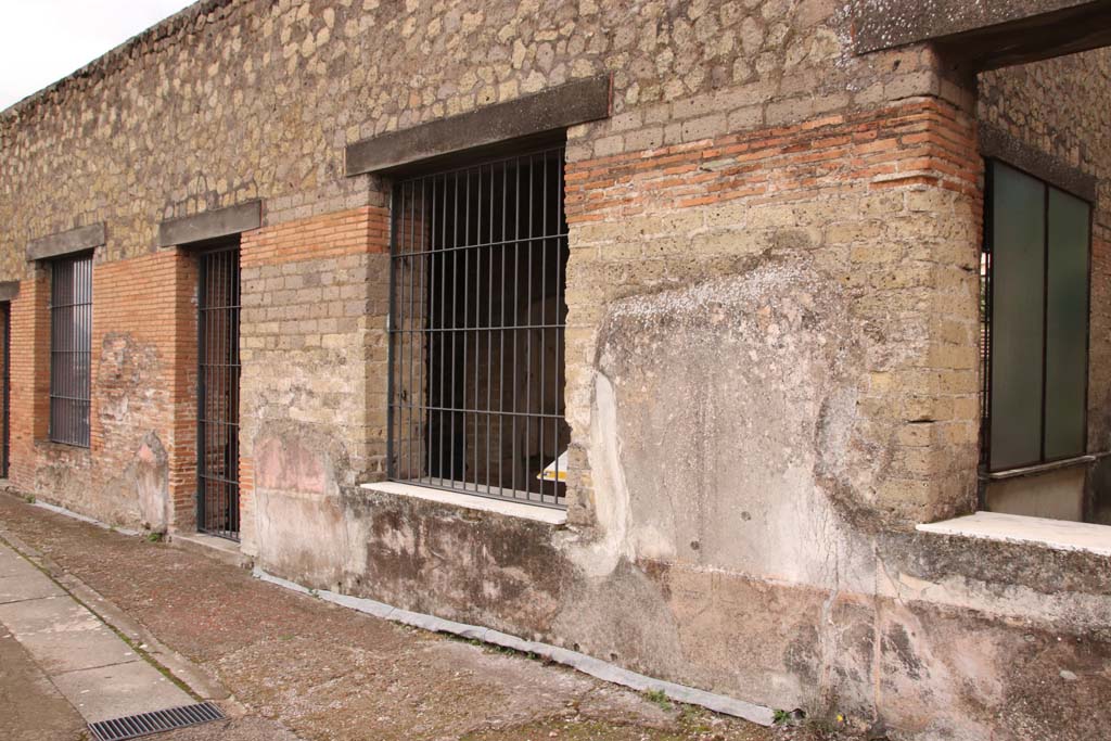 Stabiae, Villa Arianna, October 2020.
Room 12, window looking onto the terrace, in centre, doorway to room 11, centre left. Photo courtesy of Klaus Heese.