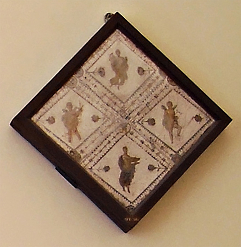 Stabiae, Villa Arianna. Found 22nd February 1760. Room 9. Four diamond shaped fragments of wall painting.
Now in Naples Archaeological Museum. Inventory number 9656.