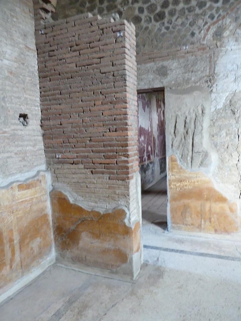Stabiae, Villa Arianna, September 2015.
Room 10, looking east towards doorway to room 5 another cubiculum on other side of Corridor 8.