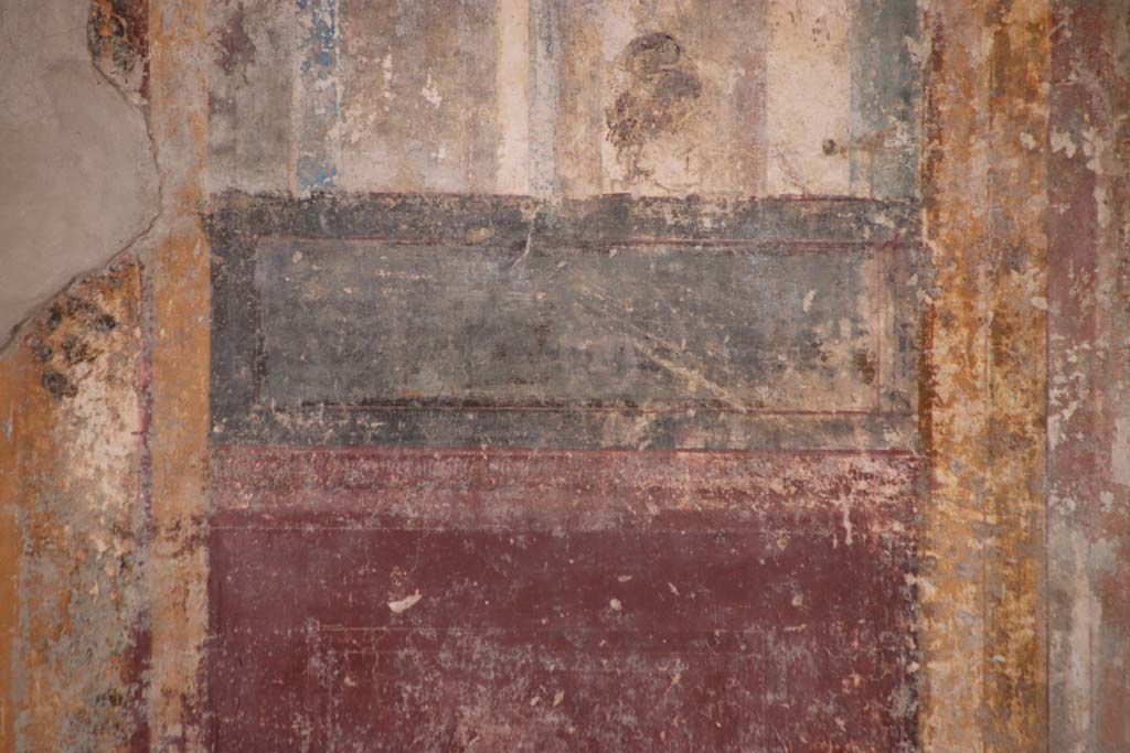 Stabiae, Villa Arianna, October 2020.
Room 3, detail of painted decoration on south wall in south-east corner. Photo courtesy of Klaus Heese.