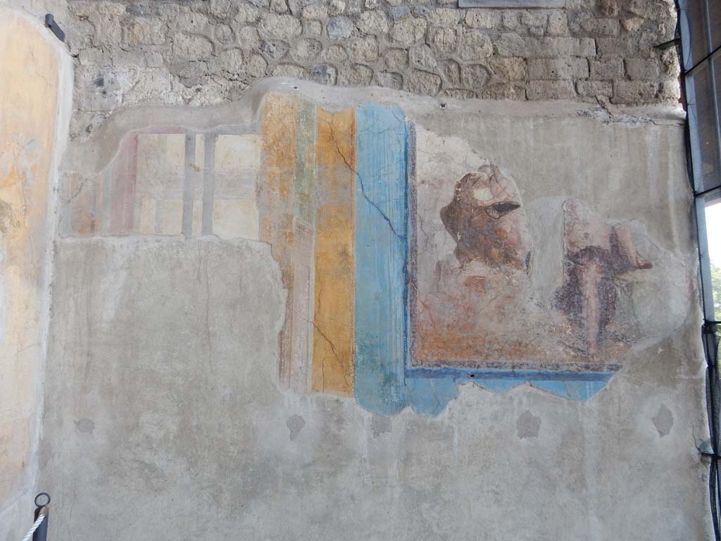 Stabiae, Villa Arianna, June 2019. Room 3, west wall, painting of Zeus in the guise of an eagle abducting Ganymede.
Photo courtesy of Buzz Ferebee.