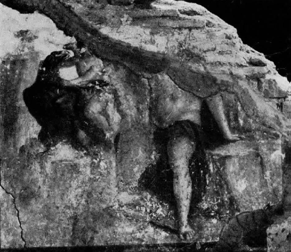 Stabiae, Villa Arianna, Room 3, west wall, painting of Ganymede and the eagle.
See Elia O., 1951. Scoperta di dipinti a Stabiae. Bollettino d’Arte 1951 Fasc. I (p. 41, fig. 4).