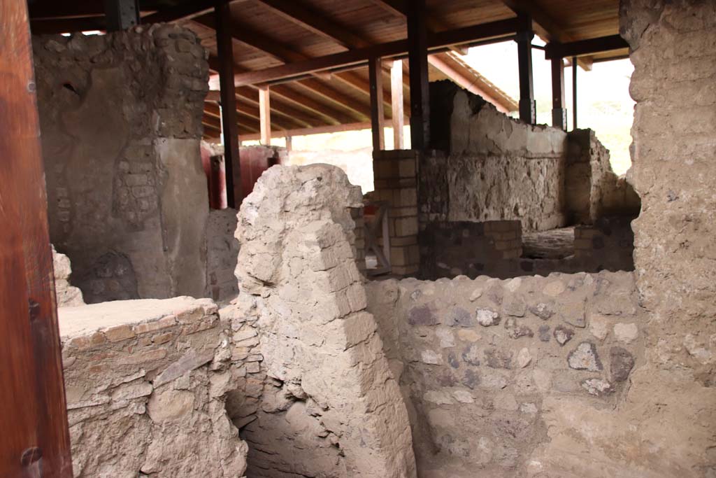 Stabiae, Villa Arianna, October 2020.
Corridor 26, looking south-west through doorway into room 28, of the baths area. Photo courtesy of Klaus Heese.