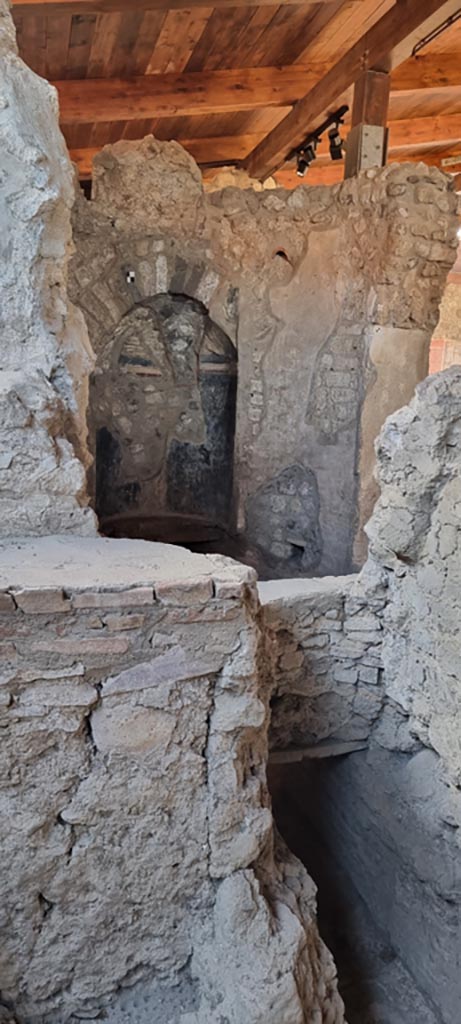 Stabiae, Villa Arianna, December 2023.
Room 28, looking south towards room 30, the laconicum (sauna).
Photo courtesy of Miriam Colomer.