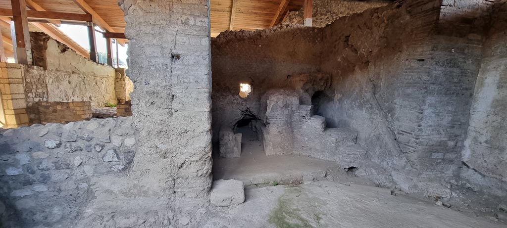 Stabiae, Villa Arianna, December 2023.
Room 28, looking west across room giving access to room 29, praefurnium or boiler room. Photo courtesy of Miriam Colomer.