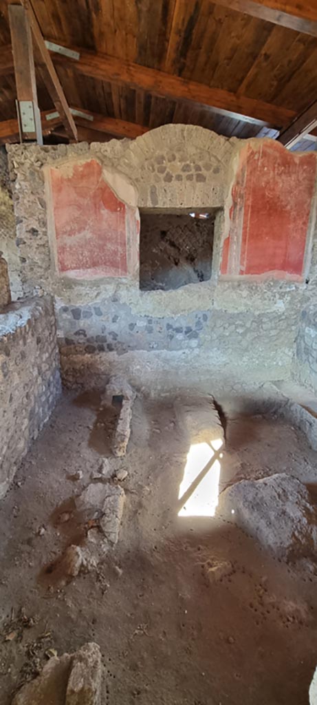 Stabiae, Villa Arianna, December 2023.
Room 31, looking across flooring towards north wall and window into room 29.
Photo courtesy of Miriam Colomer.