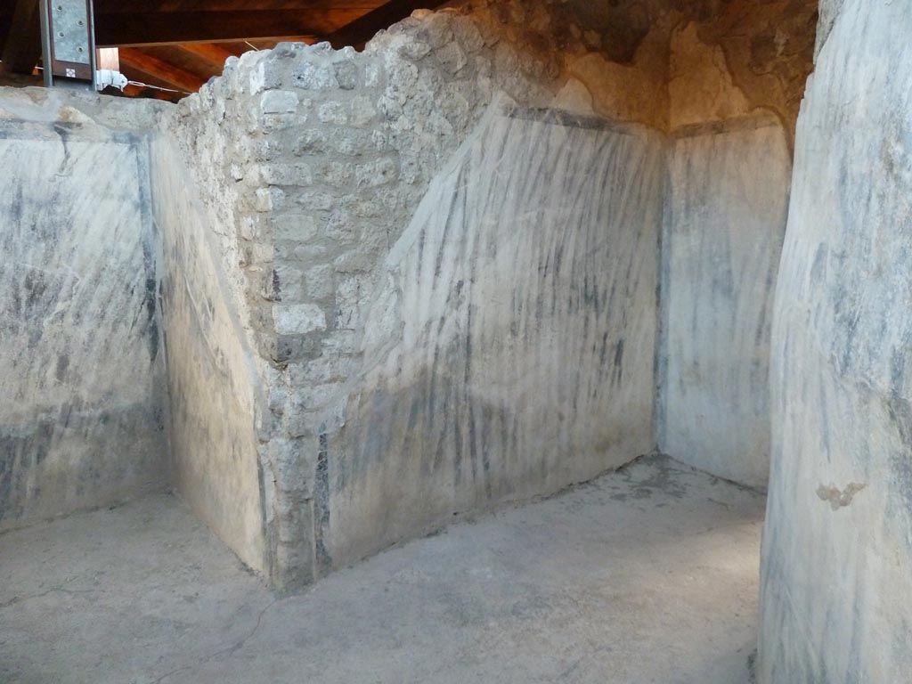 Stabiae, Villa Arianna, September 2015. Corridor 26, area behind room 30, and room 27.