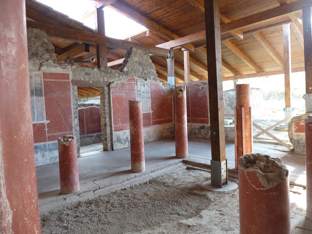 Stabiae, Villa Arianna, September 2015. W30, looking across small peristyle W29, towards south-west corner.