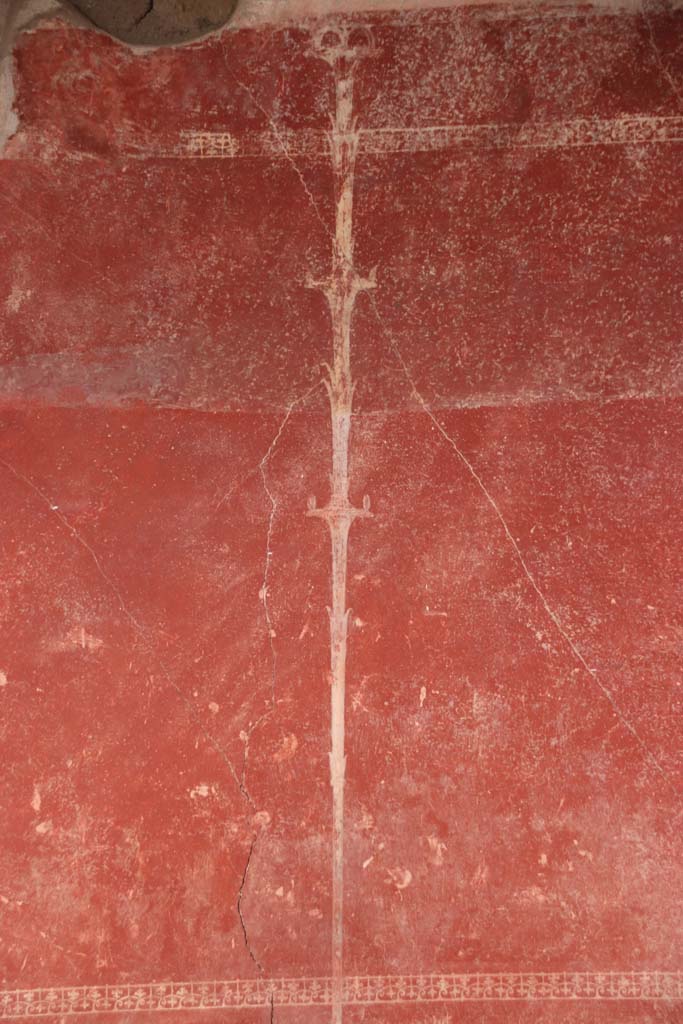 Stabiae, Villa Arianna, October 2020.
W30, detail of painted candelabra on east wall in south-east corner of small peristyle W29. Photo courtesy of Klaus Heese.
