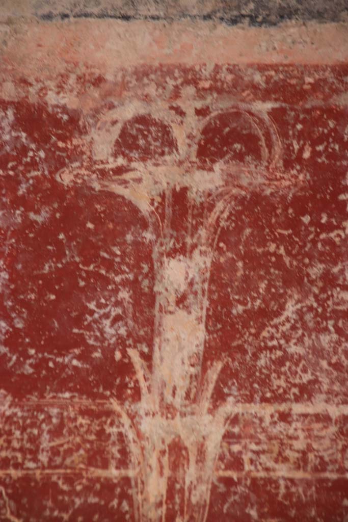 Stabiae, Villa Arianna, October 2020.
W30, detail of top of painted candelabra on east wall in south-east corner of small peristyle W29. Photo courtesy of Klaus Heese.
205 Villa di Arianna - Raum W30 - Ostwand - re - Detail.