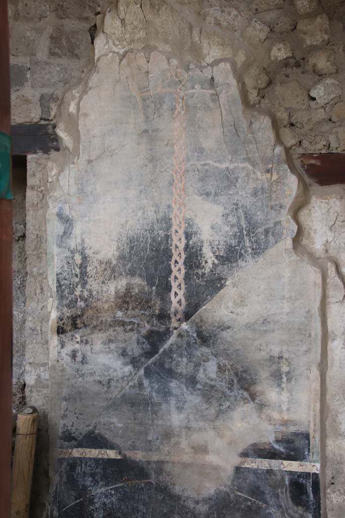 Stabiae, Villa Arianna, September 2021.
W.22, west portico of courtyard, painted decoration between rooms W.26 and corridor W.27.
Photo courtesy of Klaus Heese.